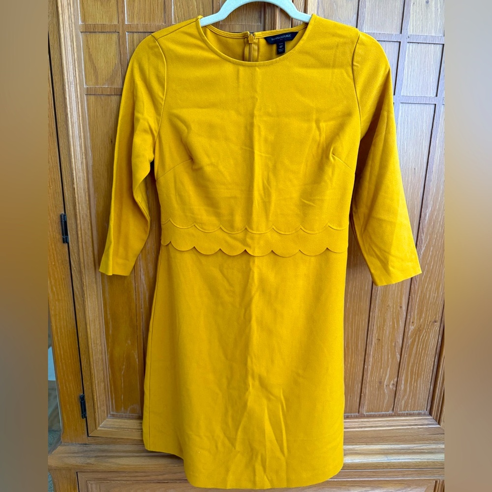 NWOT Banana Republic Scalloped Hem Dress